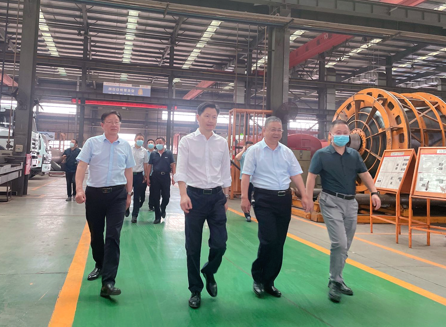 市委常委、常務(wù)副市長(zhǎng)甘國(guó)棟一行蒞臨楚勝汽車集團(tuán)調(diào)研